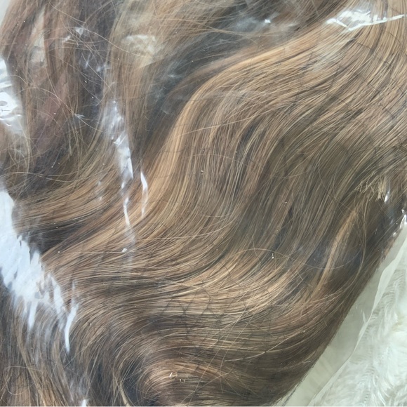 NIB Dark Blonde Ash Brown Highlights Wavy Wig Bangs Short Bob Cute Realistic - Picture 10 of 12